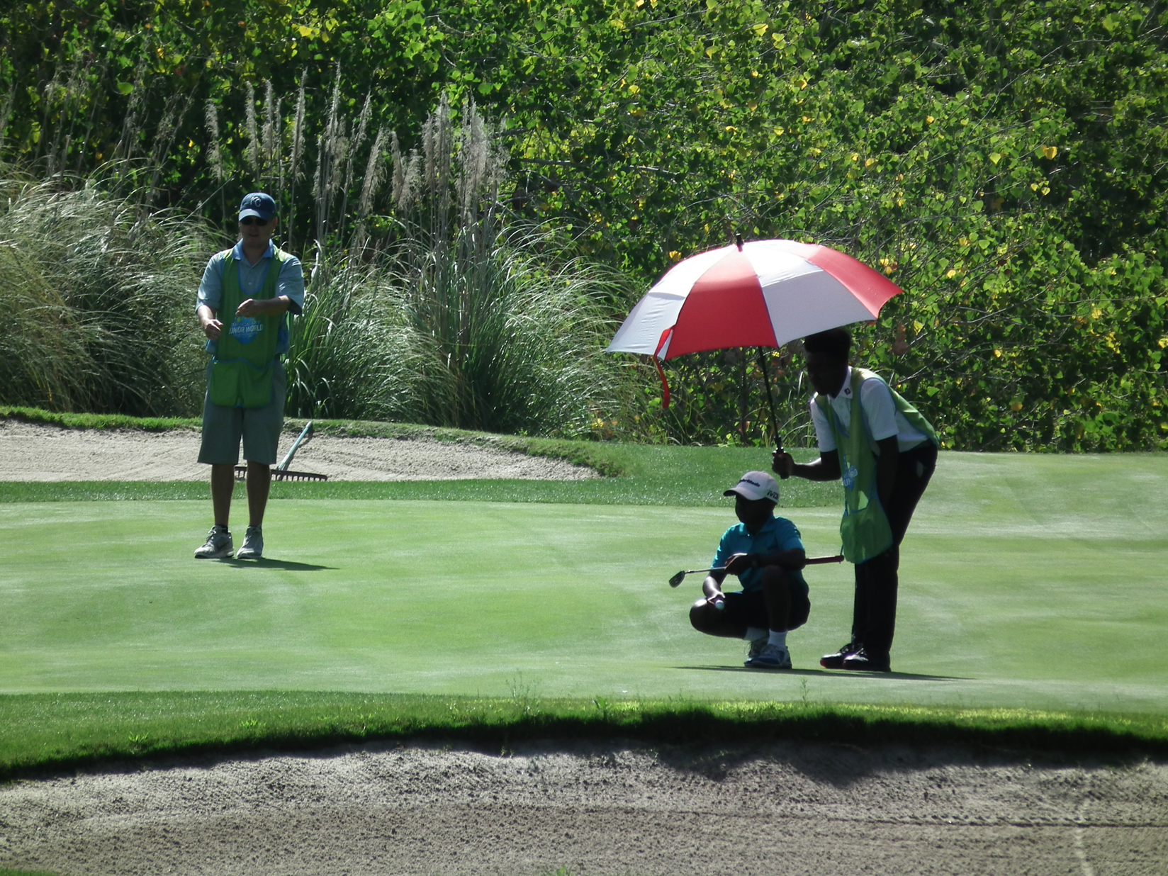 Hayden and caddie brother Brandon line up a tricky putt